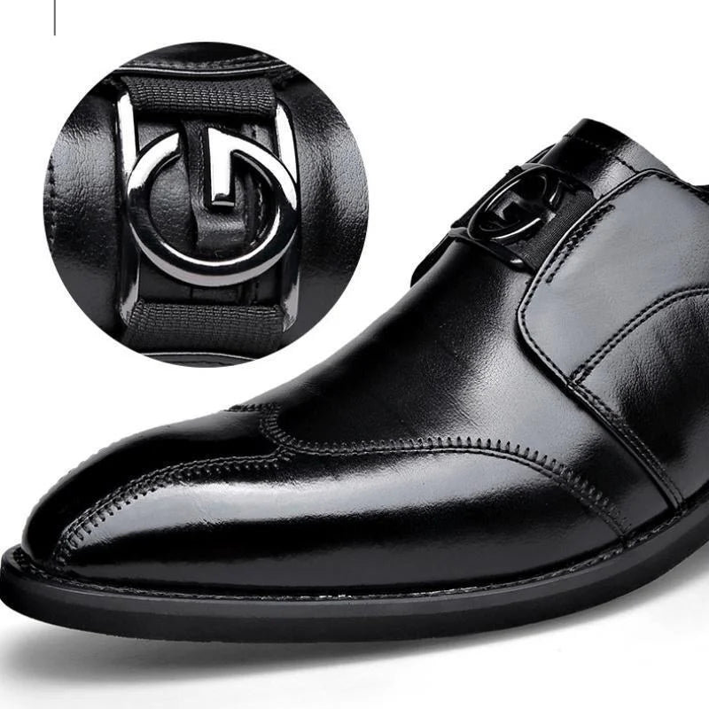 Zapatos de cuero de negocios con punta puntiaguda para hombre.