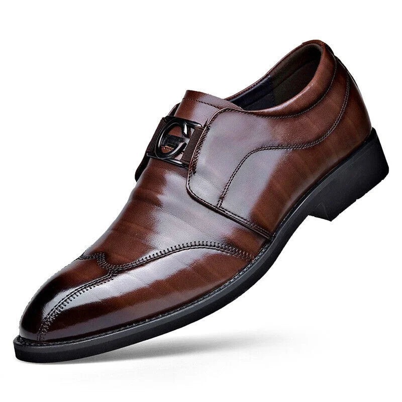 Zapatos de cuero de negocios con punta puntiaguda para hombre.