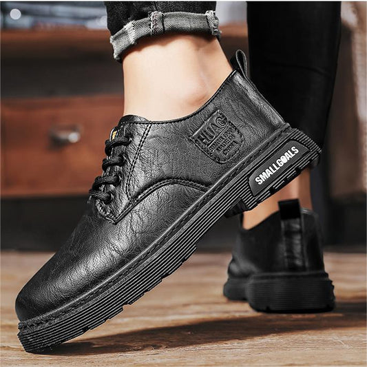 Cómodos zapatos de cuero de estilo británico para negocios.