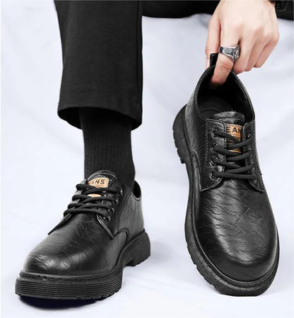 Cómodos zapatos de cuero de estilo británico para negocios.